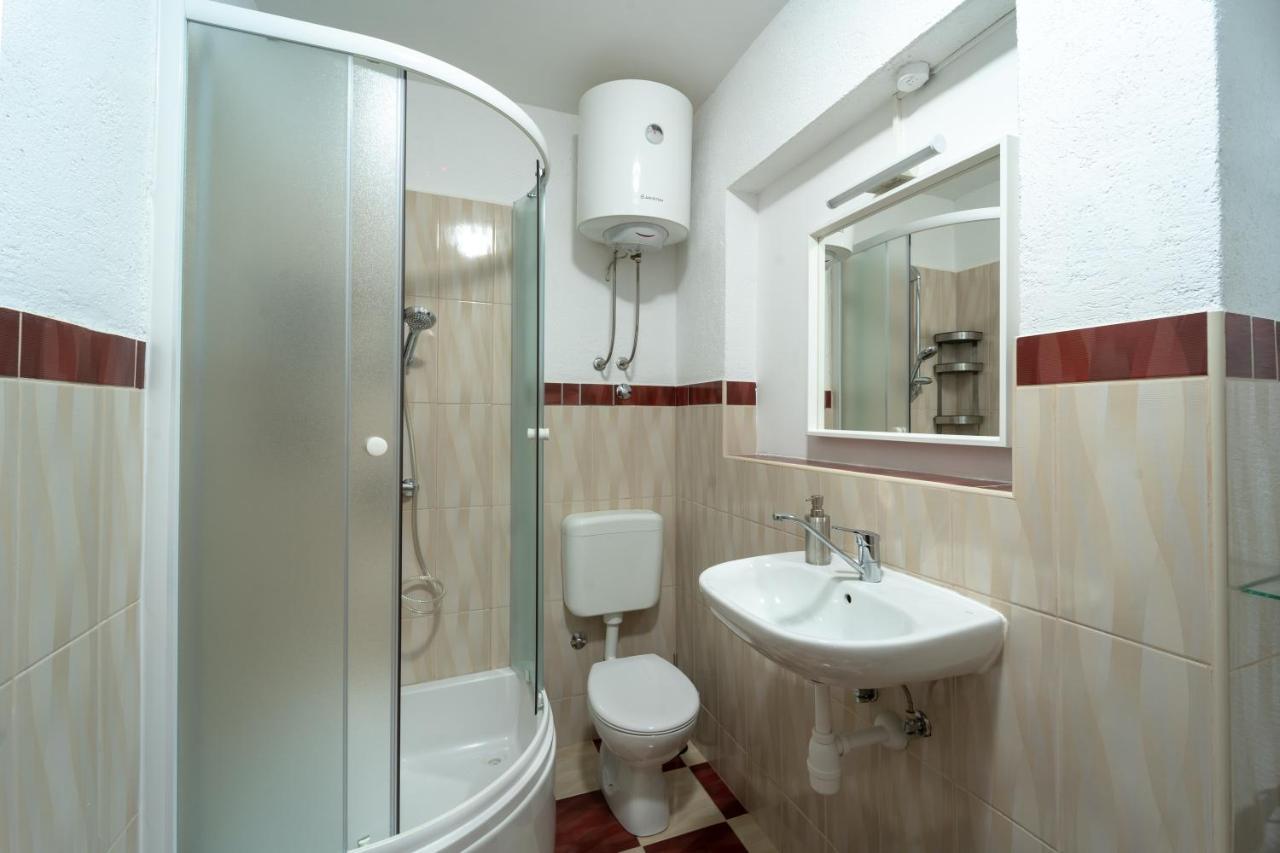 Erika Appartement Krk Town Buitenkant foto